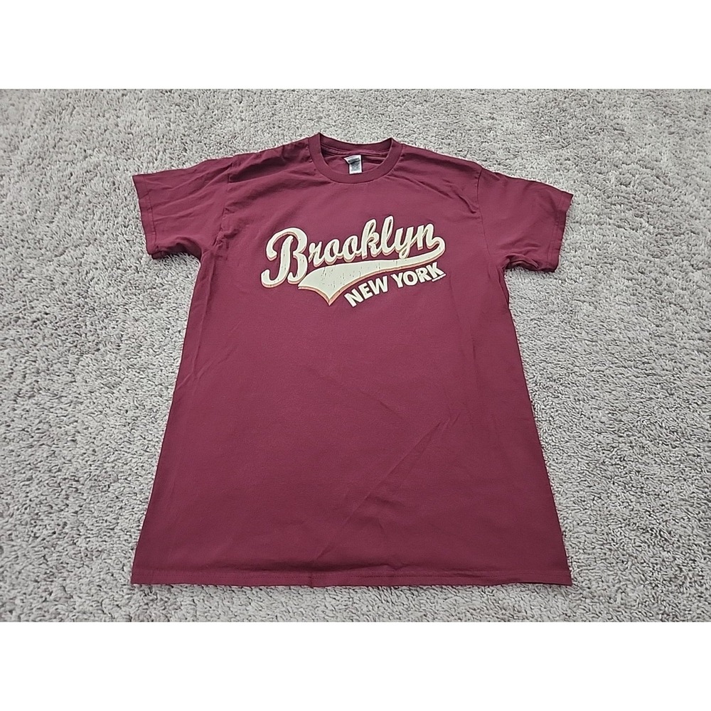 Gildan T-Shirt Mens M Maroon Brooklyn New York Graphic Tee Short Slv